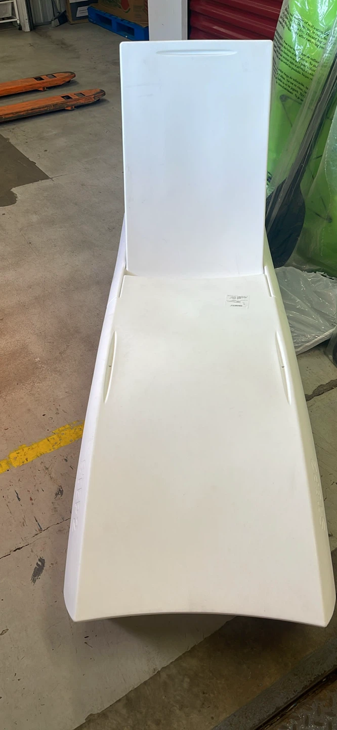 Step2 Vero Adjustable Pool Lounger - White