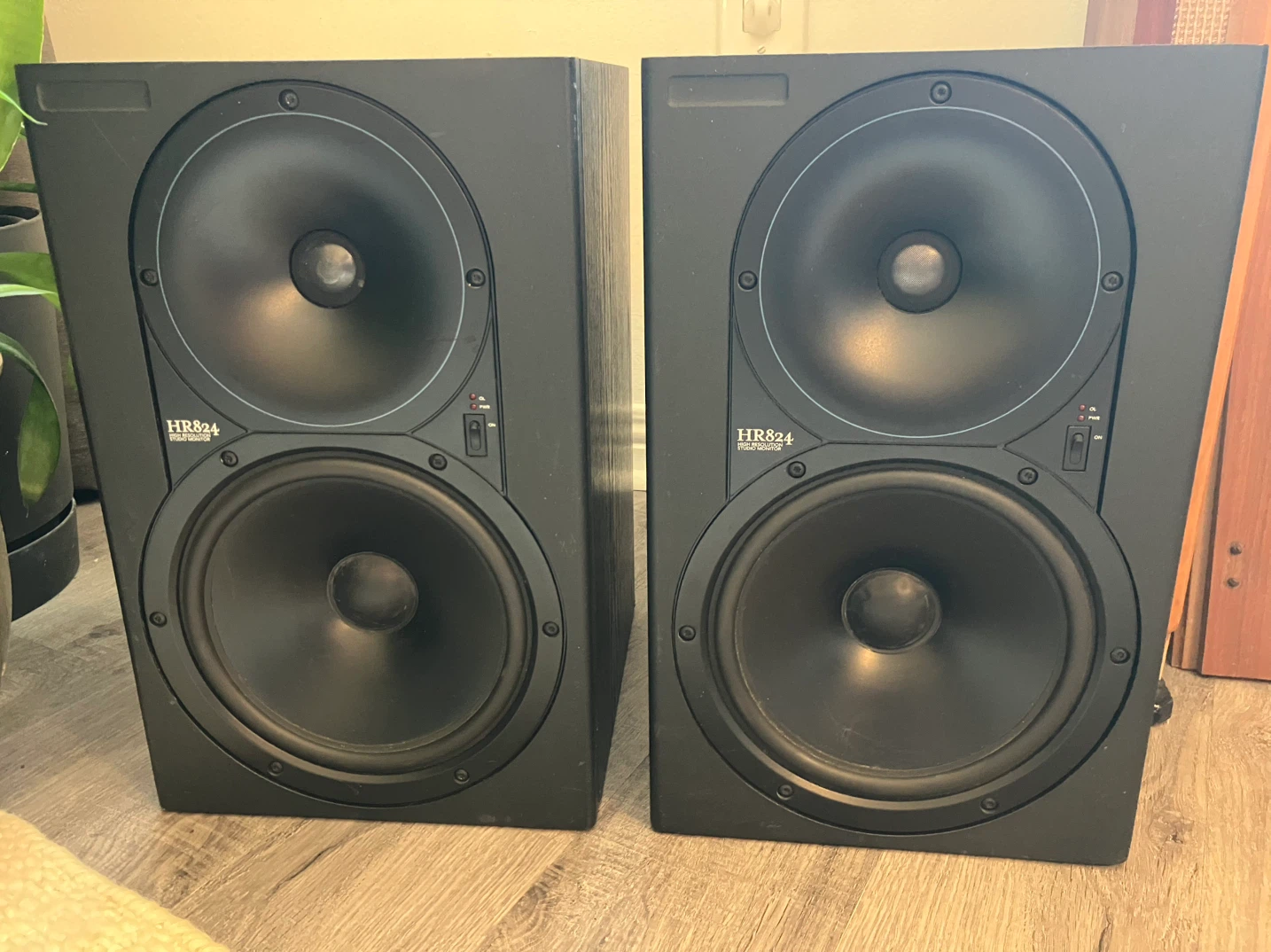 Mackie HR824 High Resolution Studio Monitor Speakers