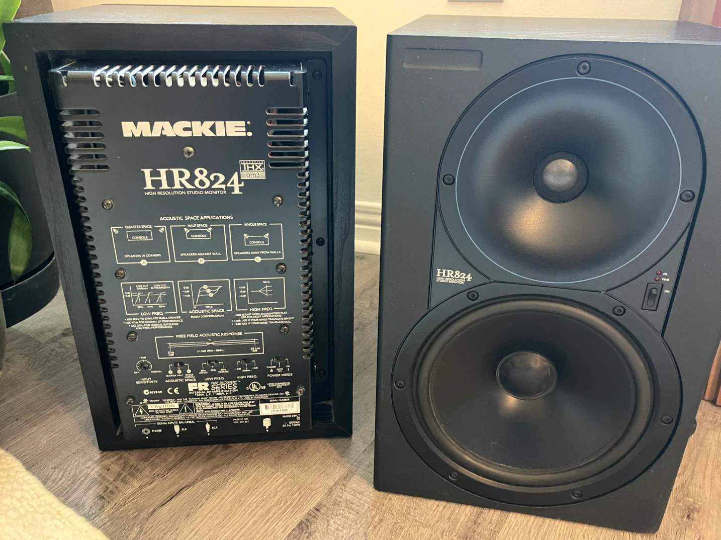 Mackie HR824 High Resolution Studio Monitor Speakers - photo 2