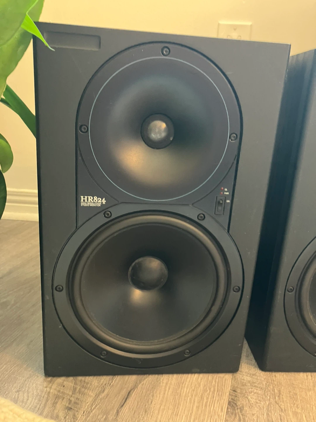 Mackie HR824 High Resolution Studio Monitor Speakers - photo 3