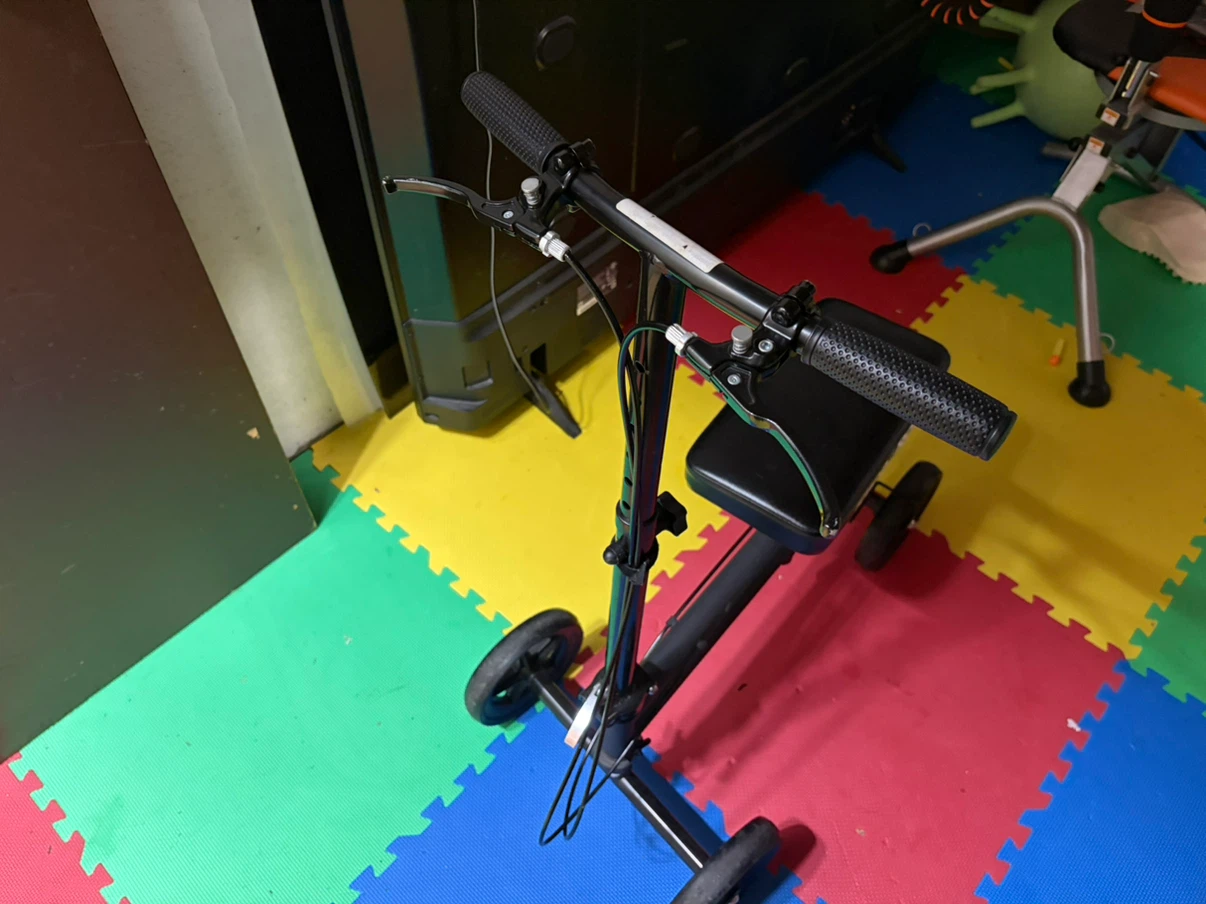 KneeRover Knee Scooter