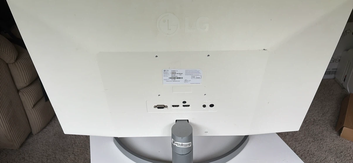 LG Monitor - photo 2