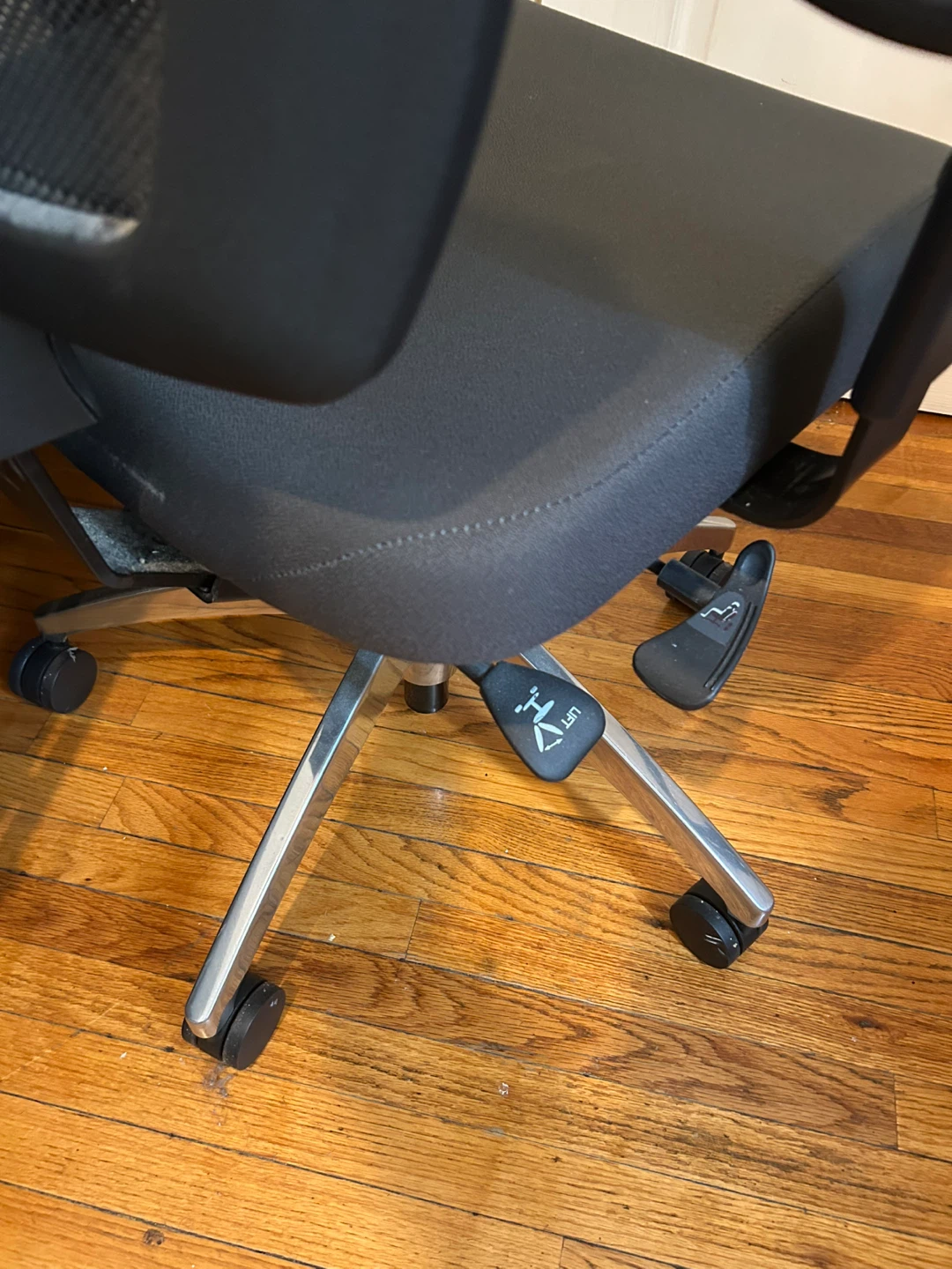 Black Mesh Office Chair - photo 2