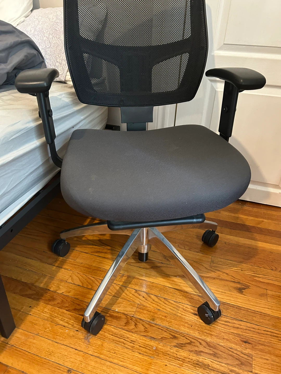 Black Mesh Office Chair - photo 3