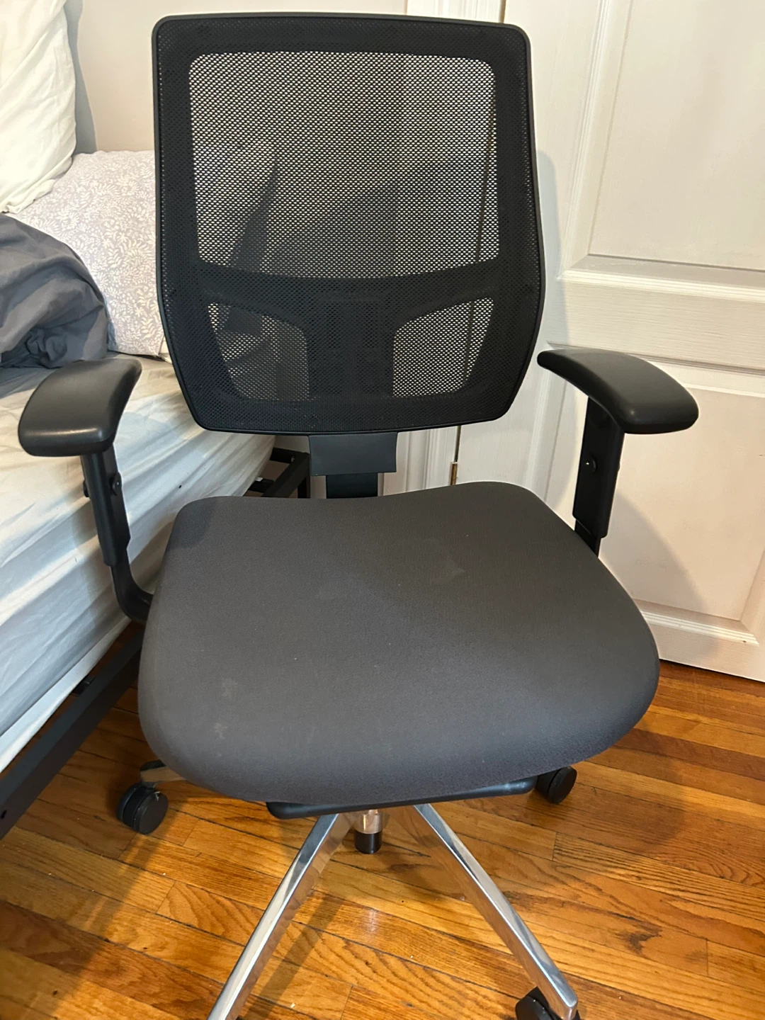 Black Mesh Office Chair - photo 4