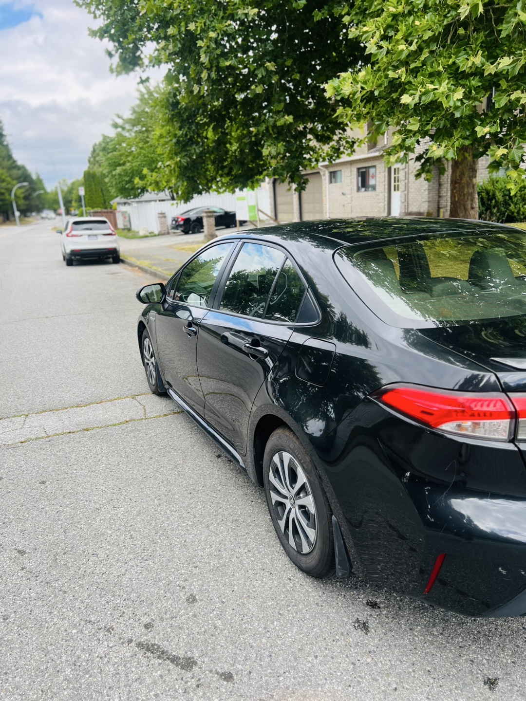 Black Toyota Corolla Hybrid Sedan - photo 3