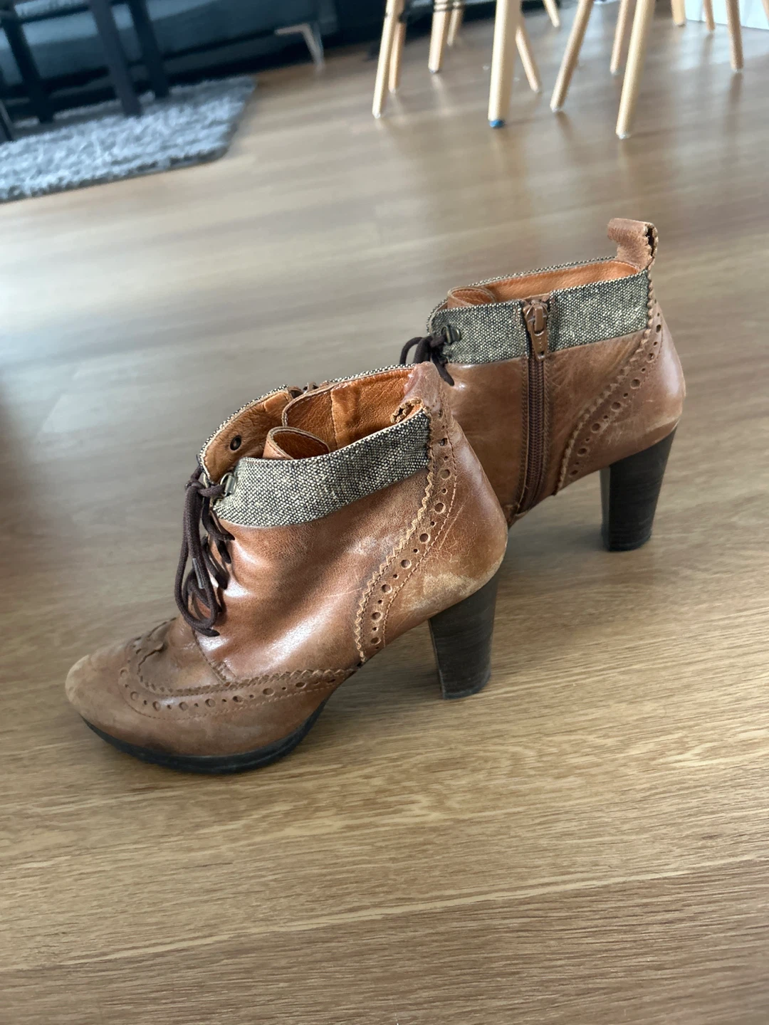 Brown Leather Ankle Boots with Laces and Zipper - photo 3