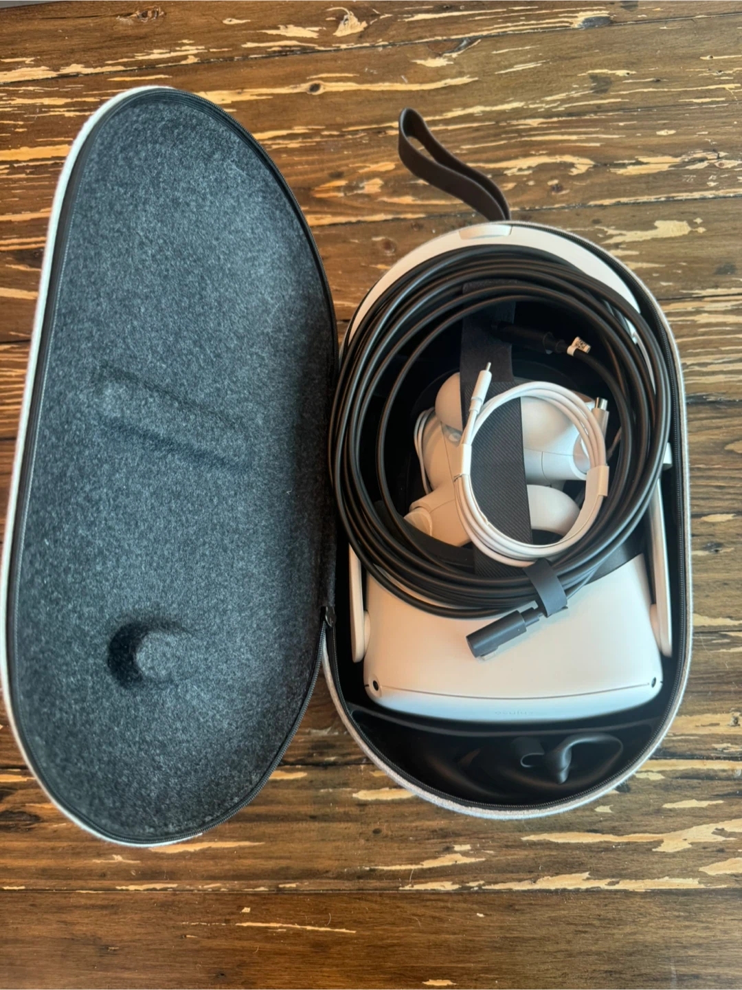 Meta Quest 2 VR Headset with Carrying Case - photo 2