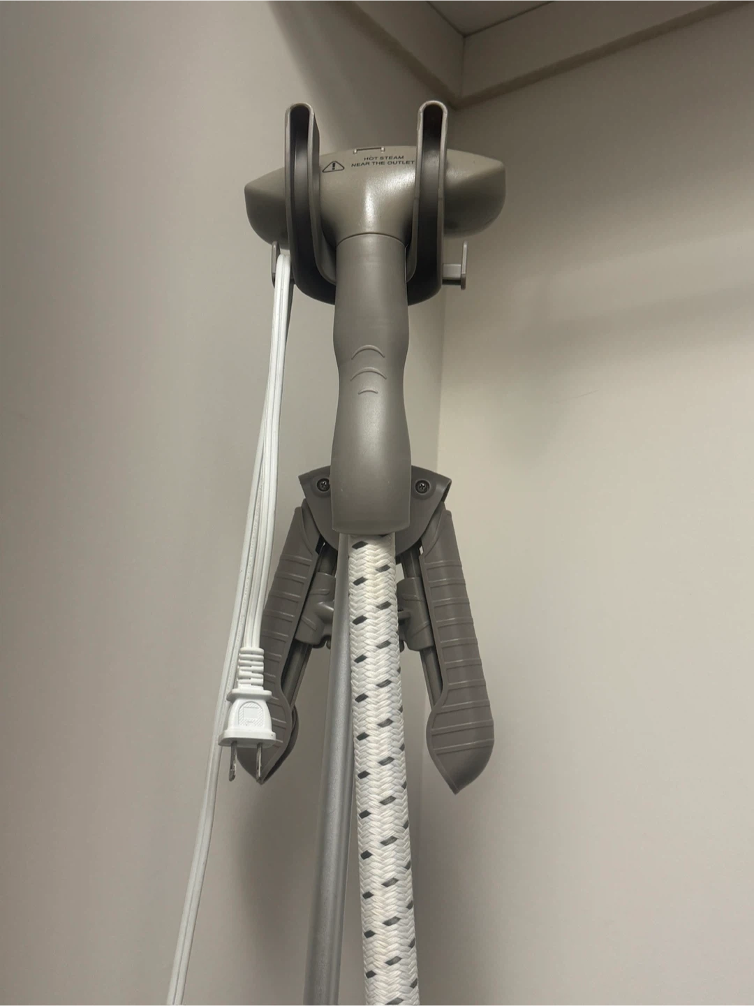 Singer SteamWorks Pro Garment Steamer - photo 2