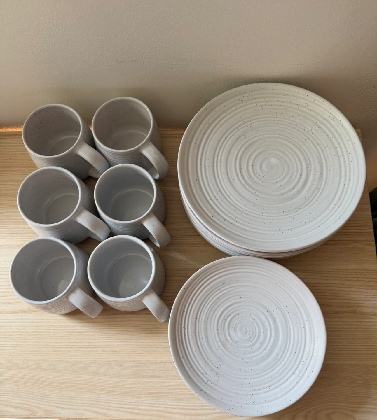 Better Homes & Gardens Ceramic Mugs and Plates Set