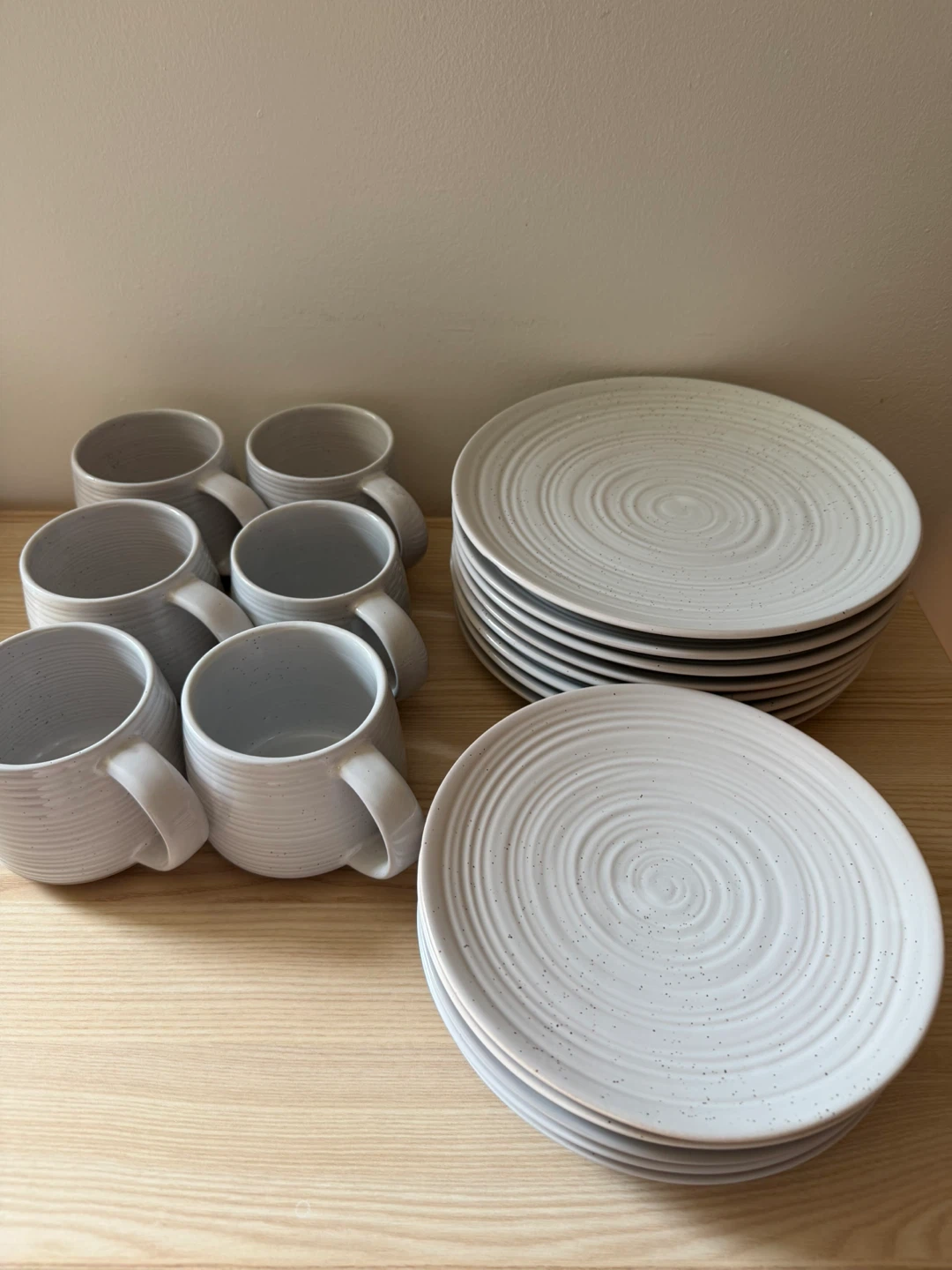 Better Homes & Gardens Ceramic Mugs and Plates Set - photo 2