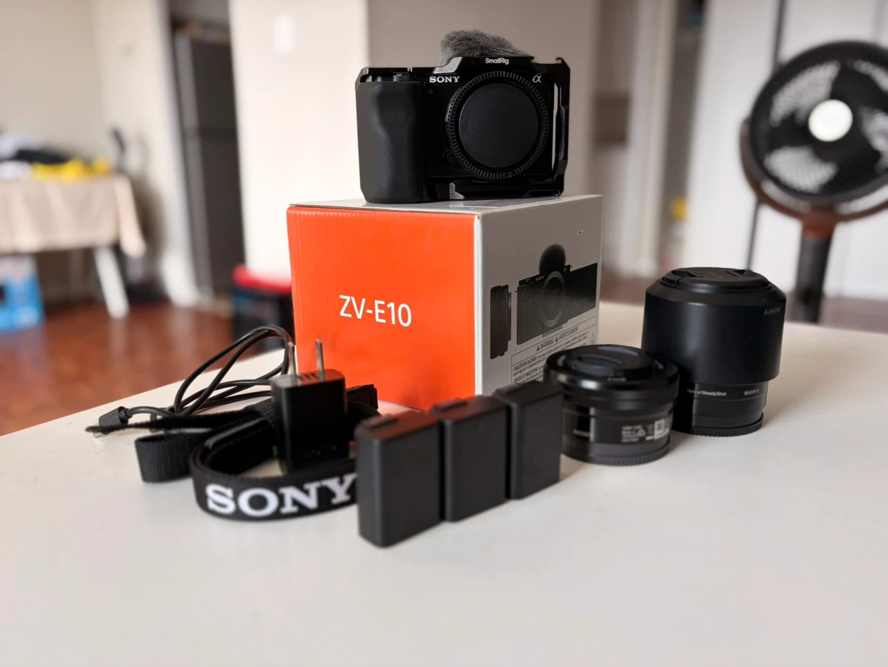 Sony ZV-E10 Mirrorless Camera with 16-50mm Lens & Accessories - photo 3
