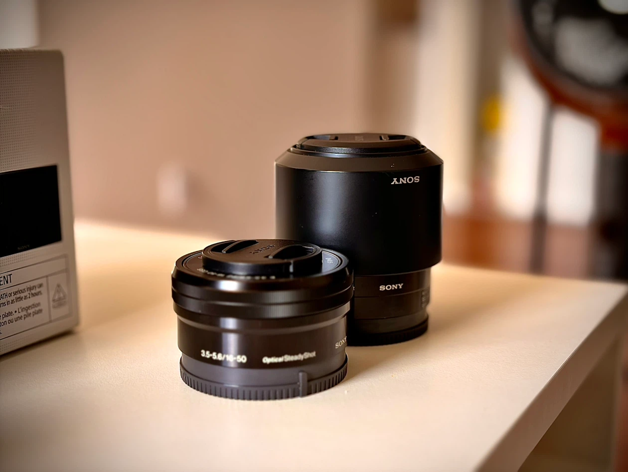 Sony ZV-E10 Mirrorless Camera with 16-50mm Lens & Accessories - photo 4