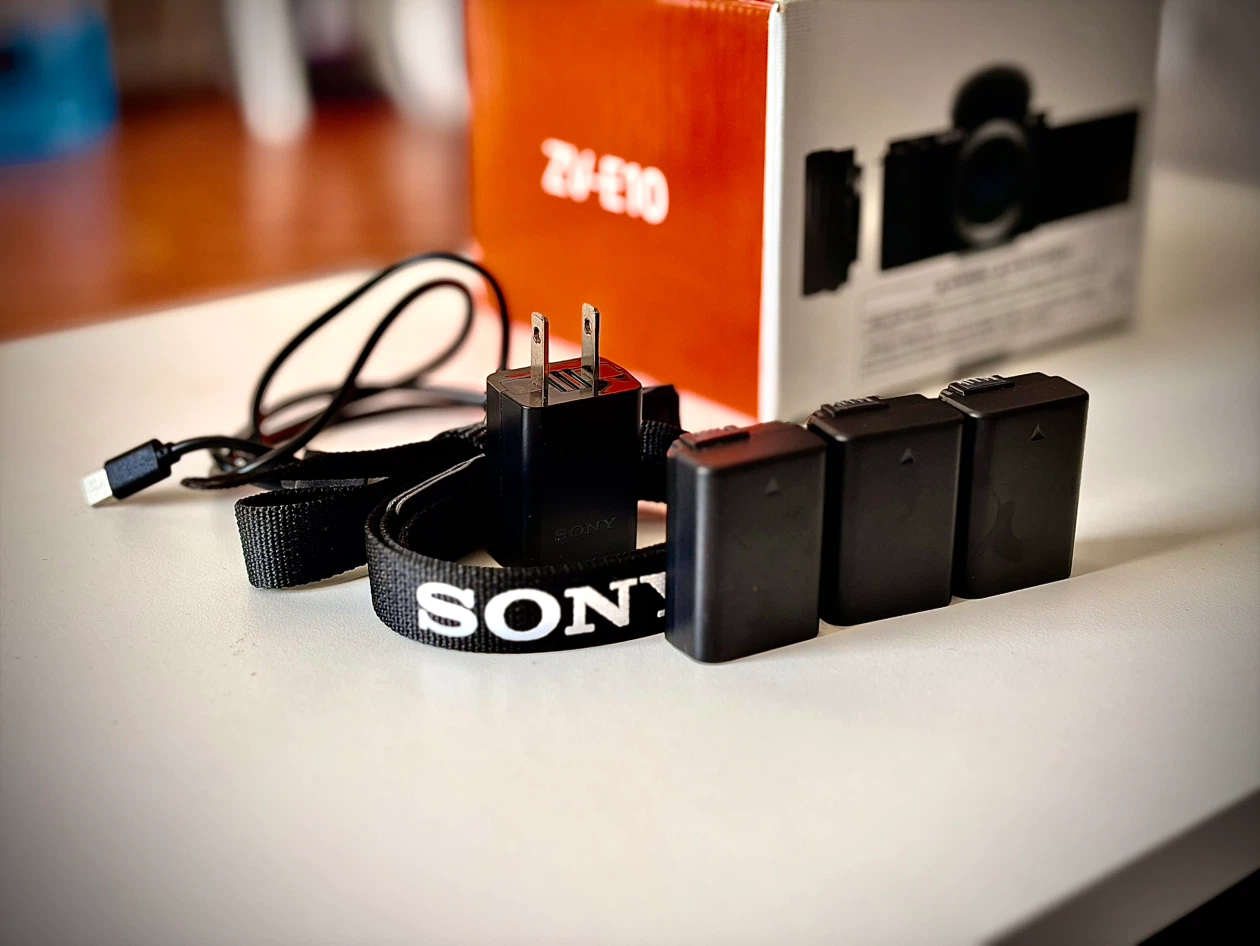 Sony ZV-E10 Mirrorless Camera with 16-50mm Lens & Accessories - photo 5