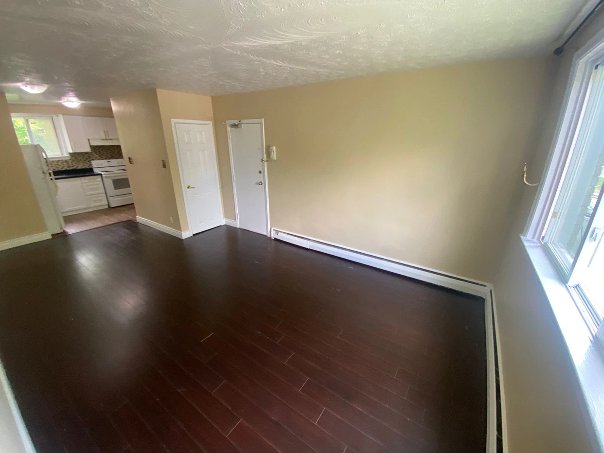 North York 2 Bedroom 1 Bathroom Apartment - photo 5
