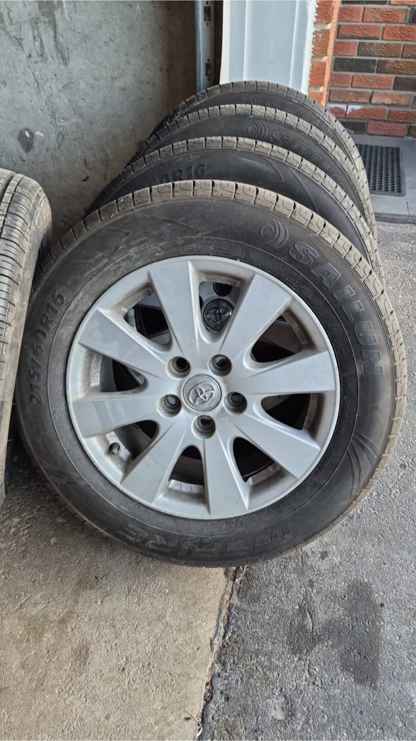 Set 4 Plus 1 Extra Toyota Tires - photo 2