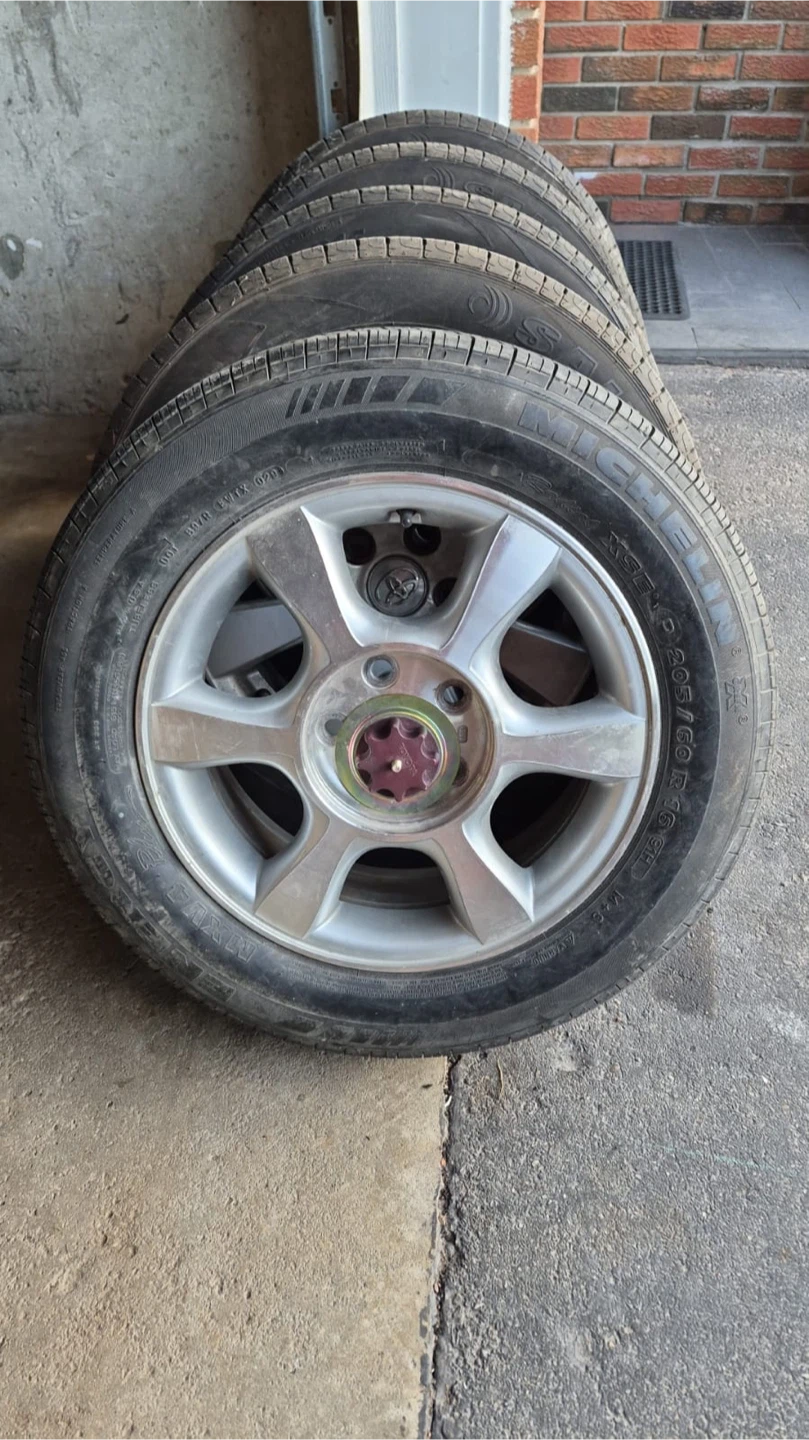 Set 4 Plus 1 Extra Toyota Tires - photo 3