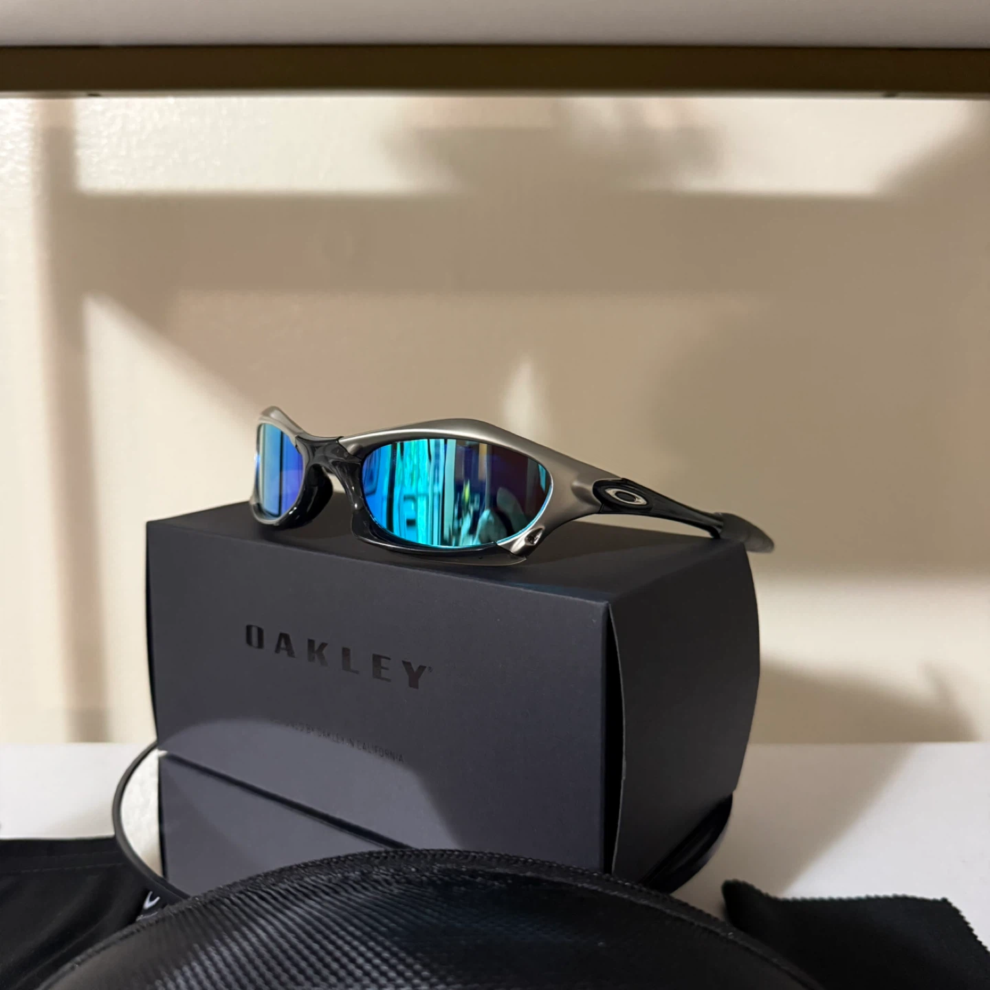 Oakley Sunglasses with Blue Lenses - photo 5