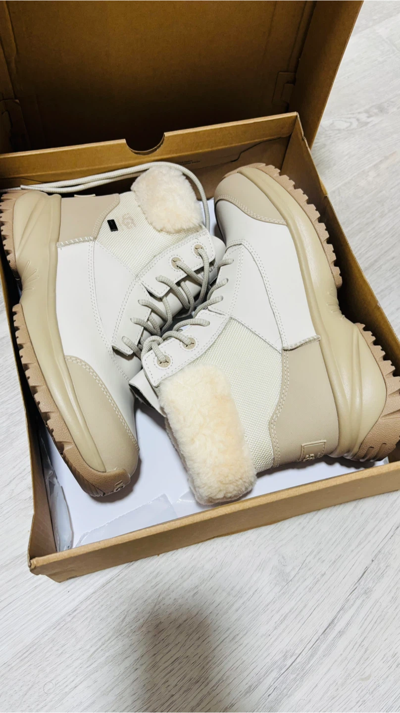 UGG Women's Fluff Yeah Slide Boots - Size 8