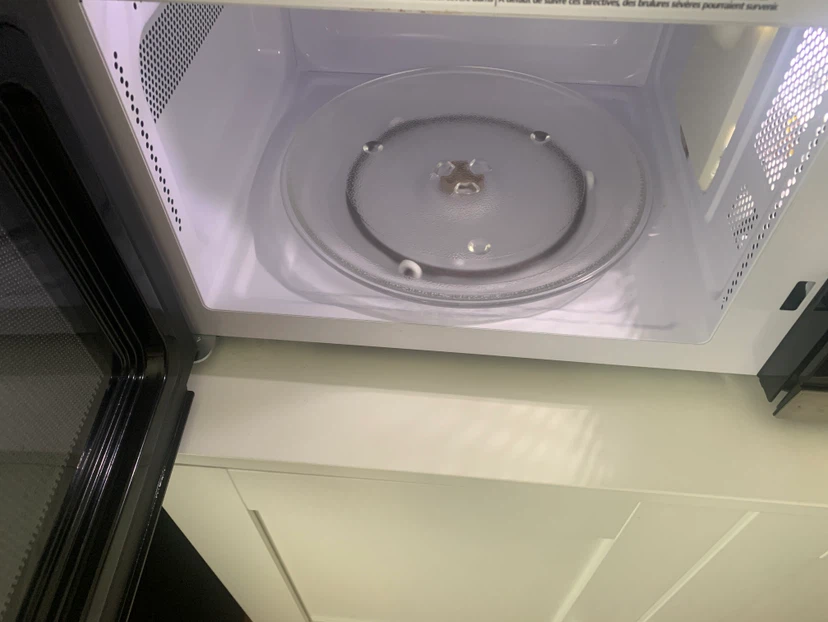 Toshiba Microwave Oven - photo 3