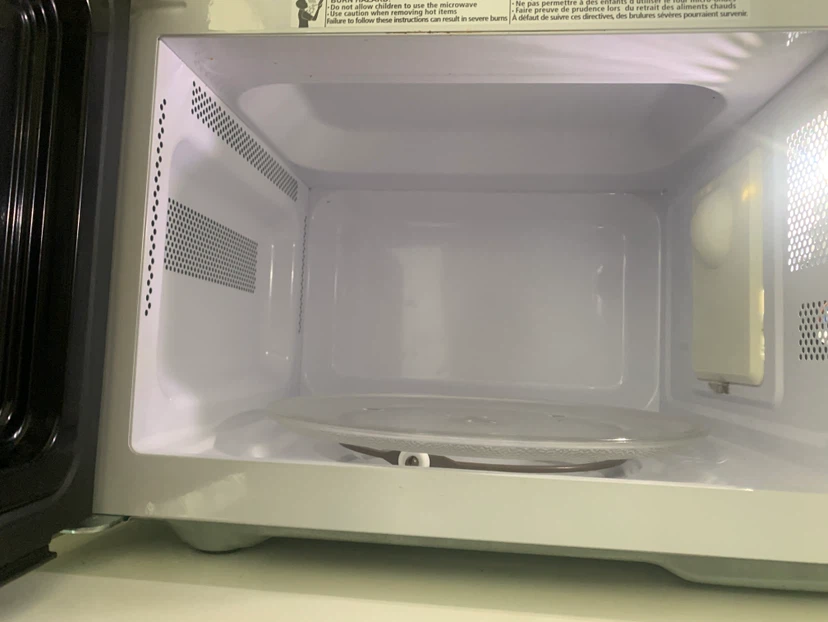 Toshiba Microwave Oven - photo 4