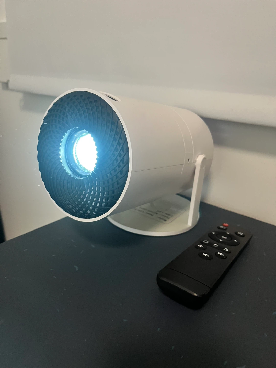 HY300 White Portable Mini Projector with Remote