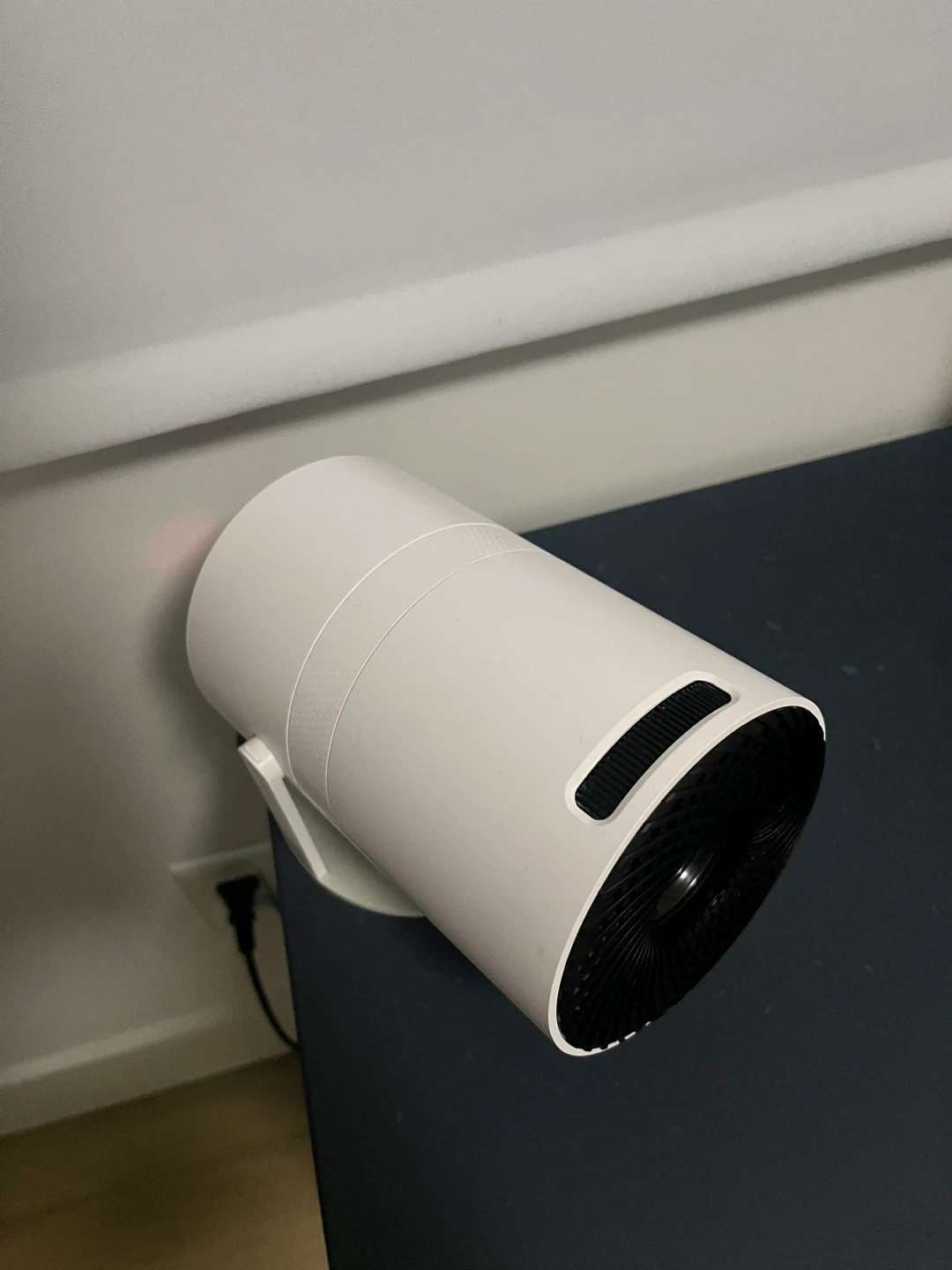 HY300 White Portable Mini Projector with Remote - photo 5