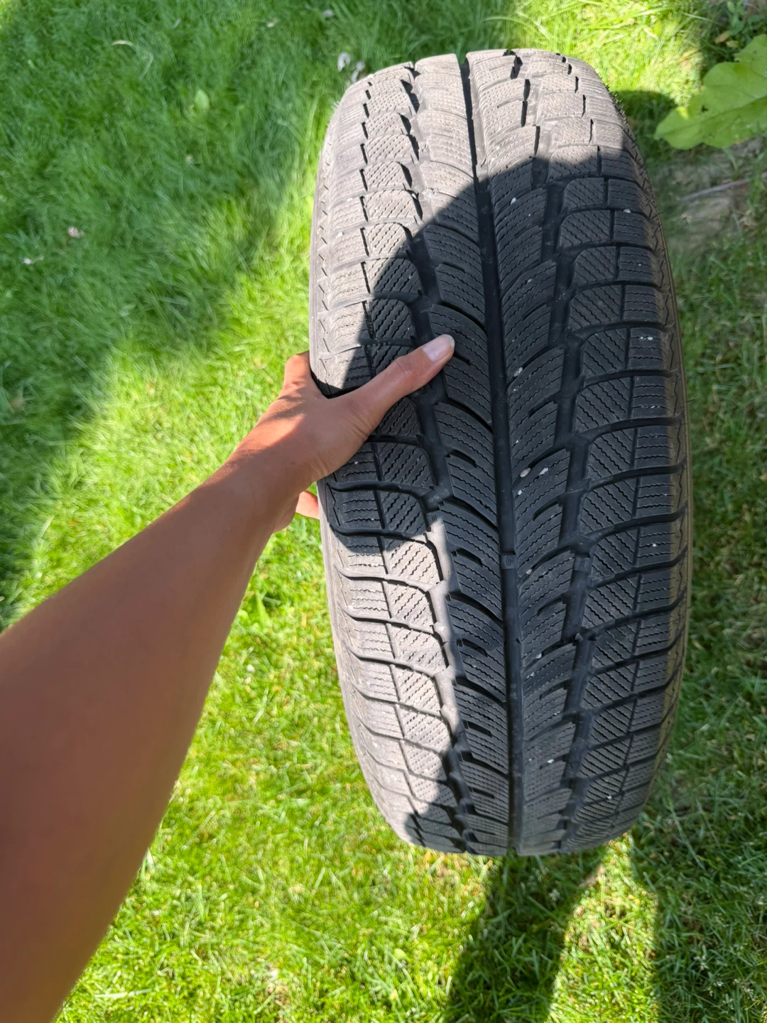 Set of 4 Winter Tires – 225/60R18 – Like New - photo 3