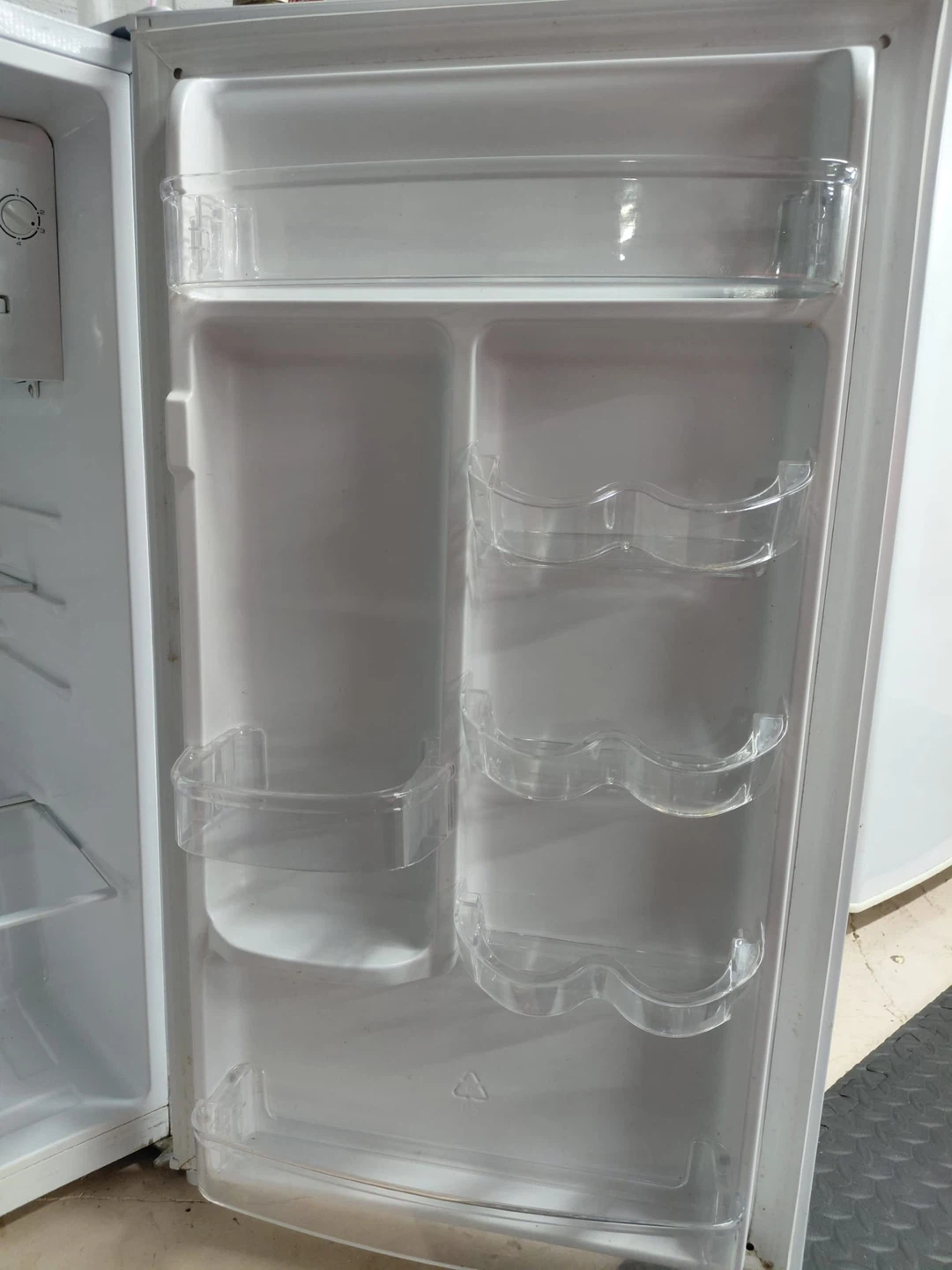 Hamilton Beach Mini Fridge - photo 4