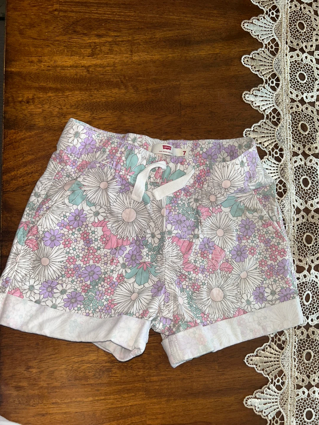 Levi's Floral Print Shorts - Size 7