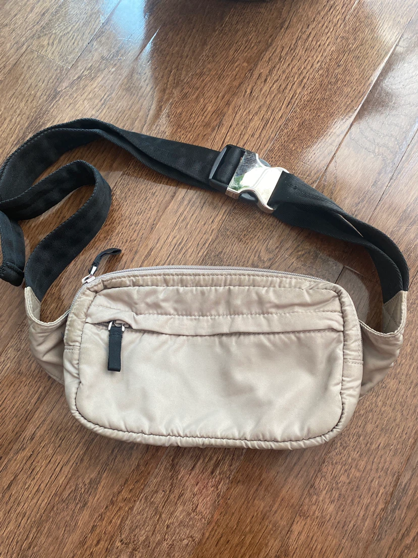 Aritzia cross body bag