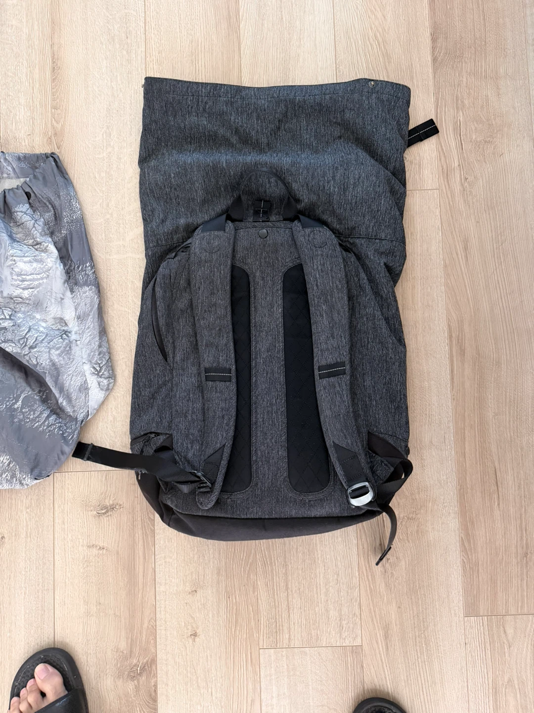 Lululemon Grey Backpack with Drawstring Bag - photo 3