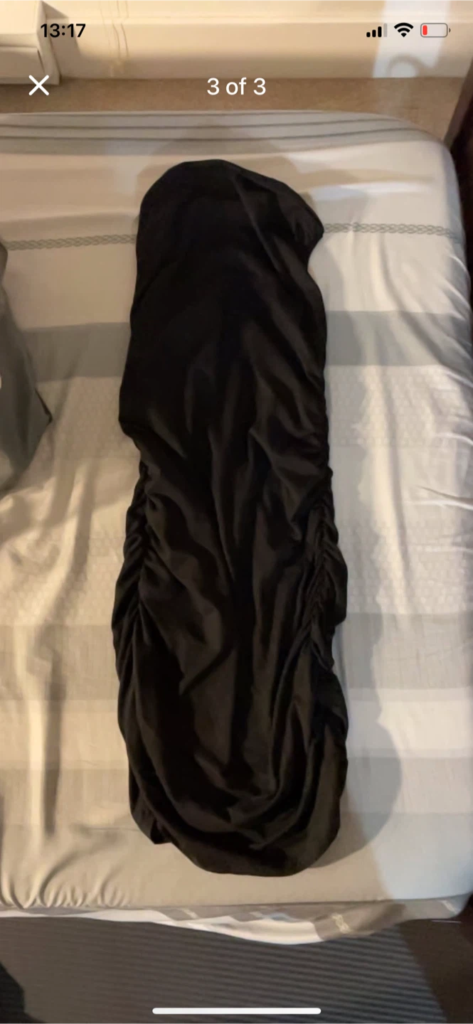 Black ruched strapless dress with gold chain detail - photo 3
