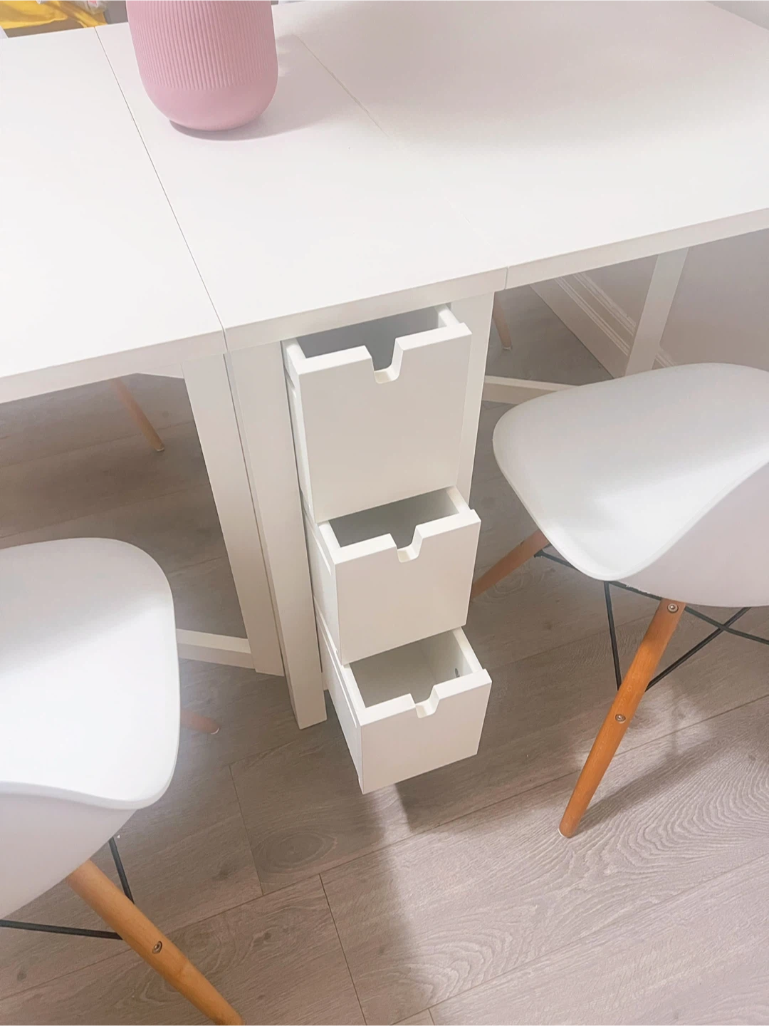 IKEA Extendable Dining Table + 4 Chairs,delivery for a fee - photo 4