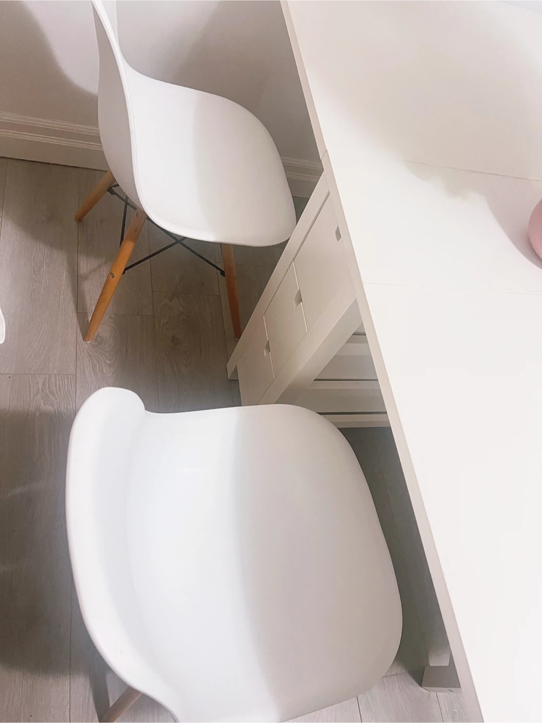 IKEA Extendable Dining Table + 4 Chairs,delivery for a fee - photo 2