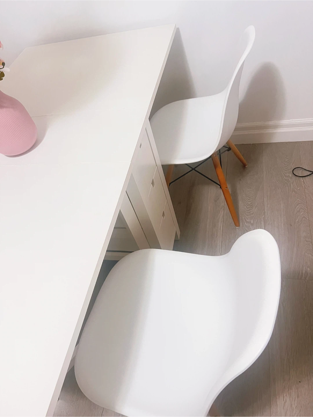 IKEA Extendable Dining Table + 4 Chairs,delivery for a fee - photo 3