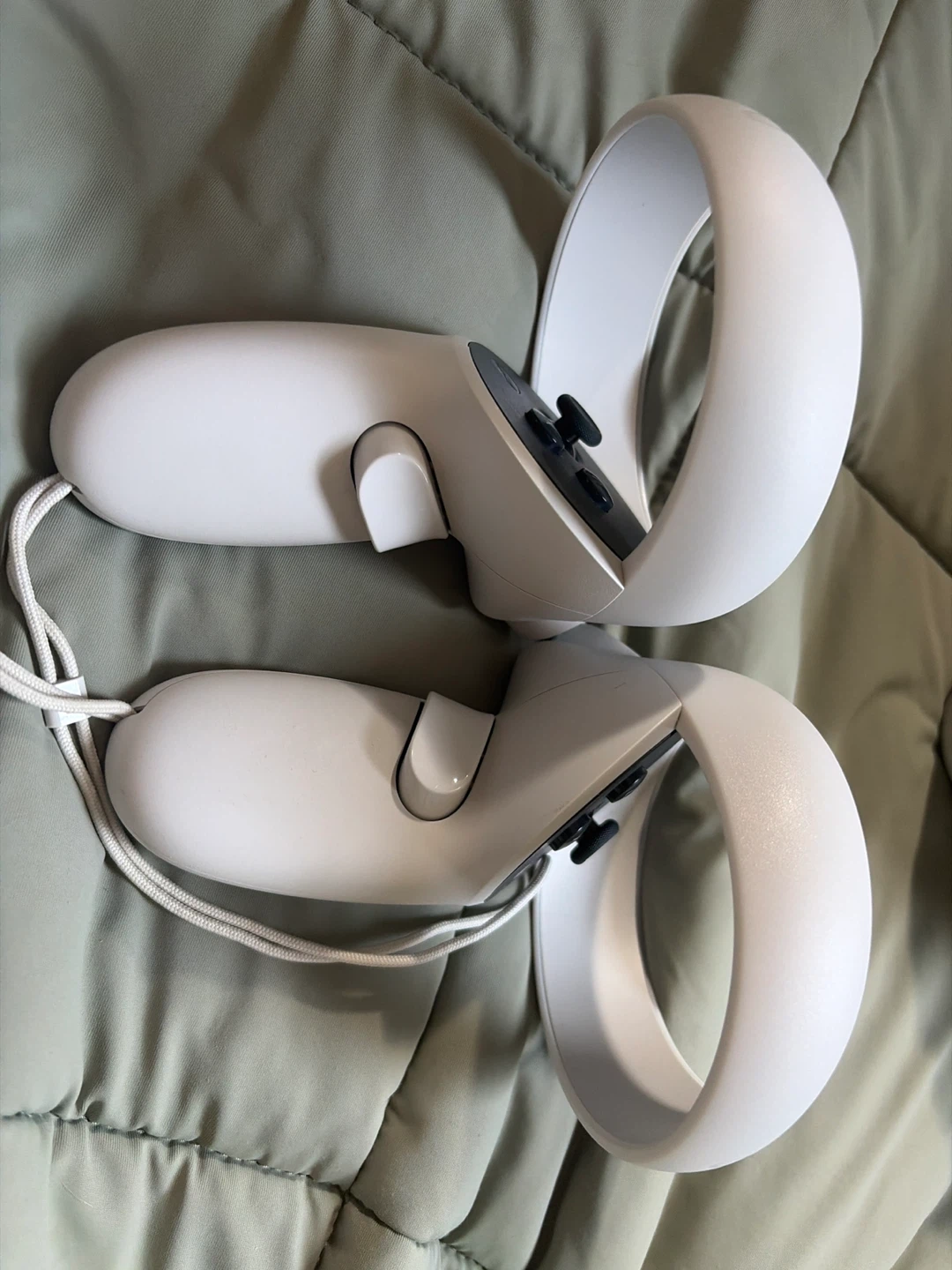 Meta Quest 2 VR Headset and Controllers - photo 3
