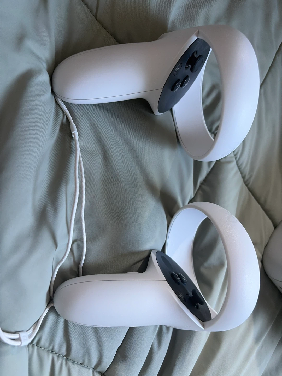 Meta Quest 2 VR Headset and Controllers - photo 4