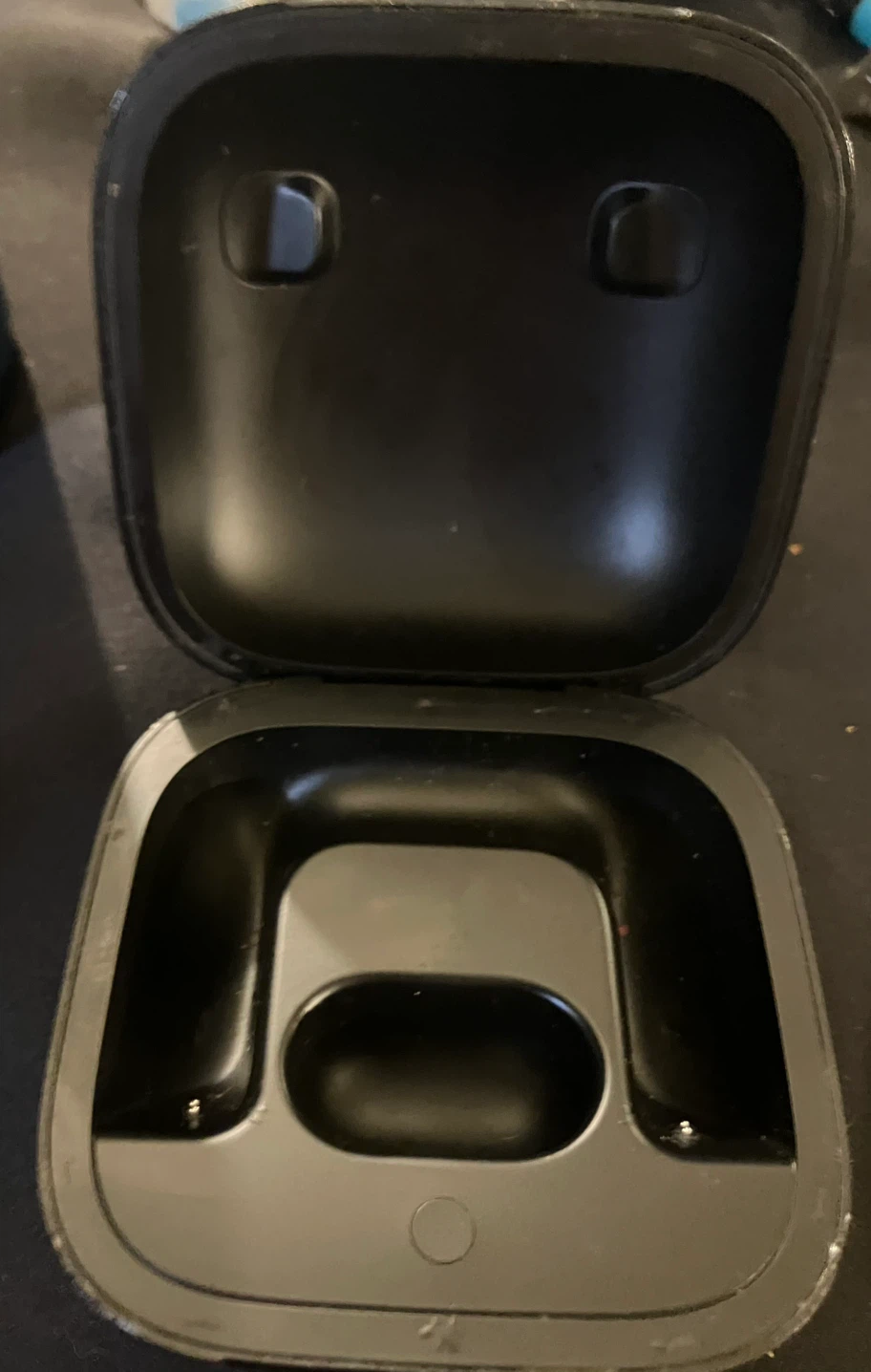 PowerBeats Pro Charging Case Only - photo 2