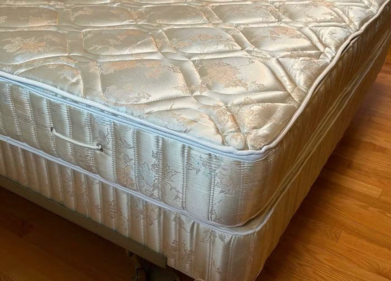 Sealy queen Mattress with box - photo 3