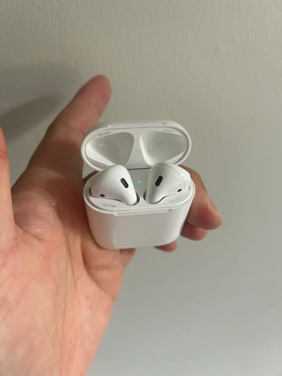 Apple AirPods (2nd generation)