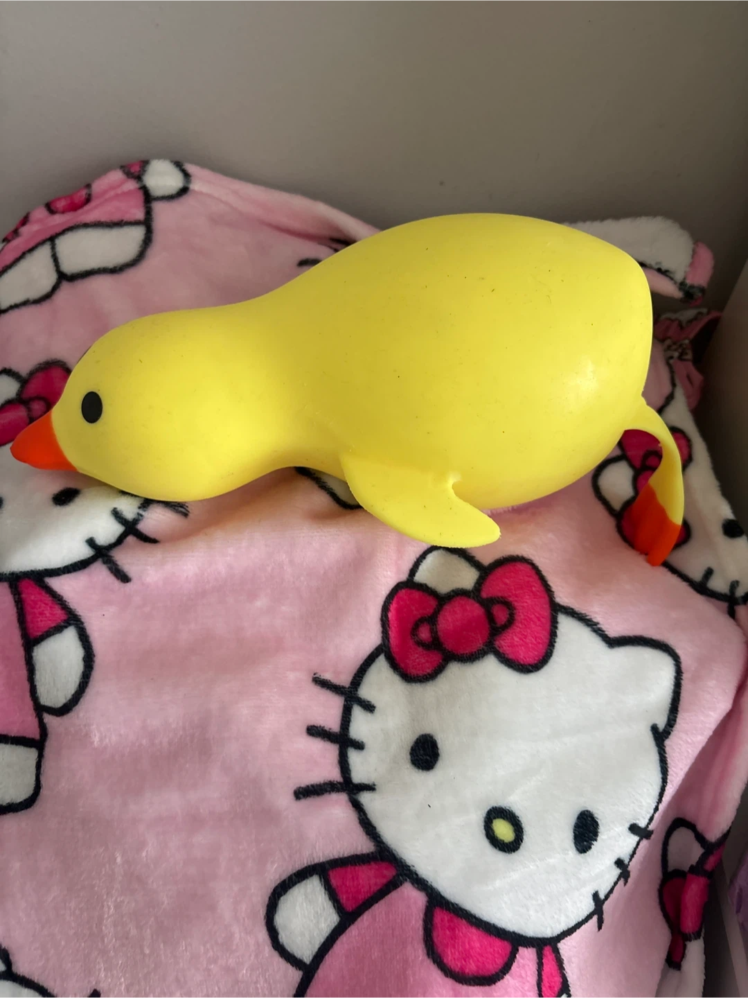 Viral duck squishy toy - photo 3