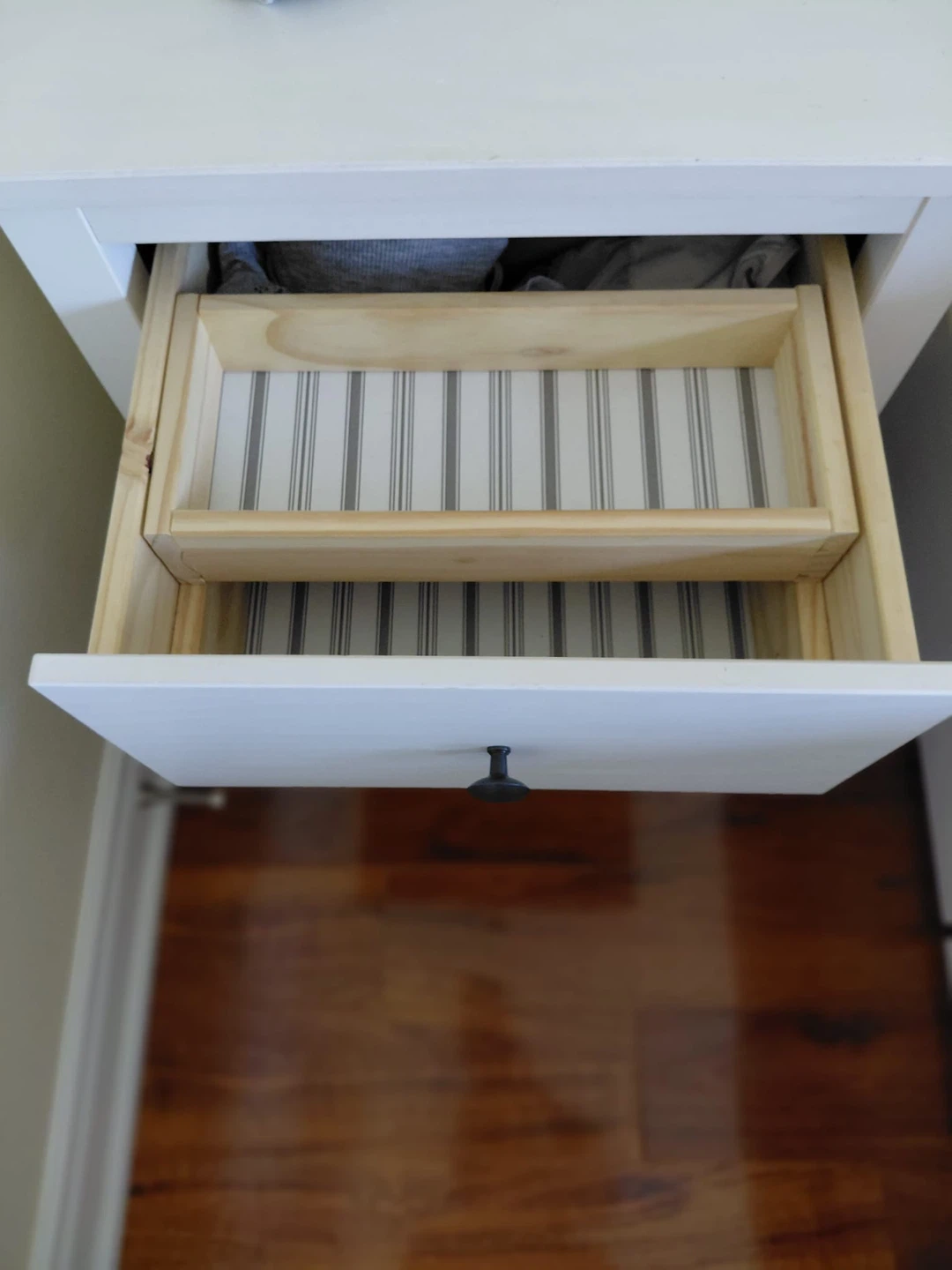 Hemmes White 2-Drawer Nightstand - photo 2