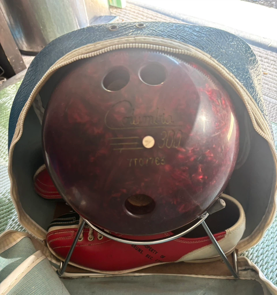 Columbia 300 Burgundy Bowling Ball