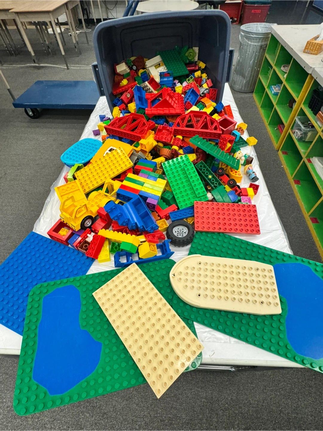 LEGO Duplo Building Blocks and Baseplates - photo 2