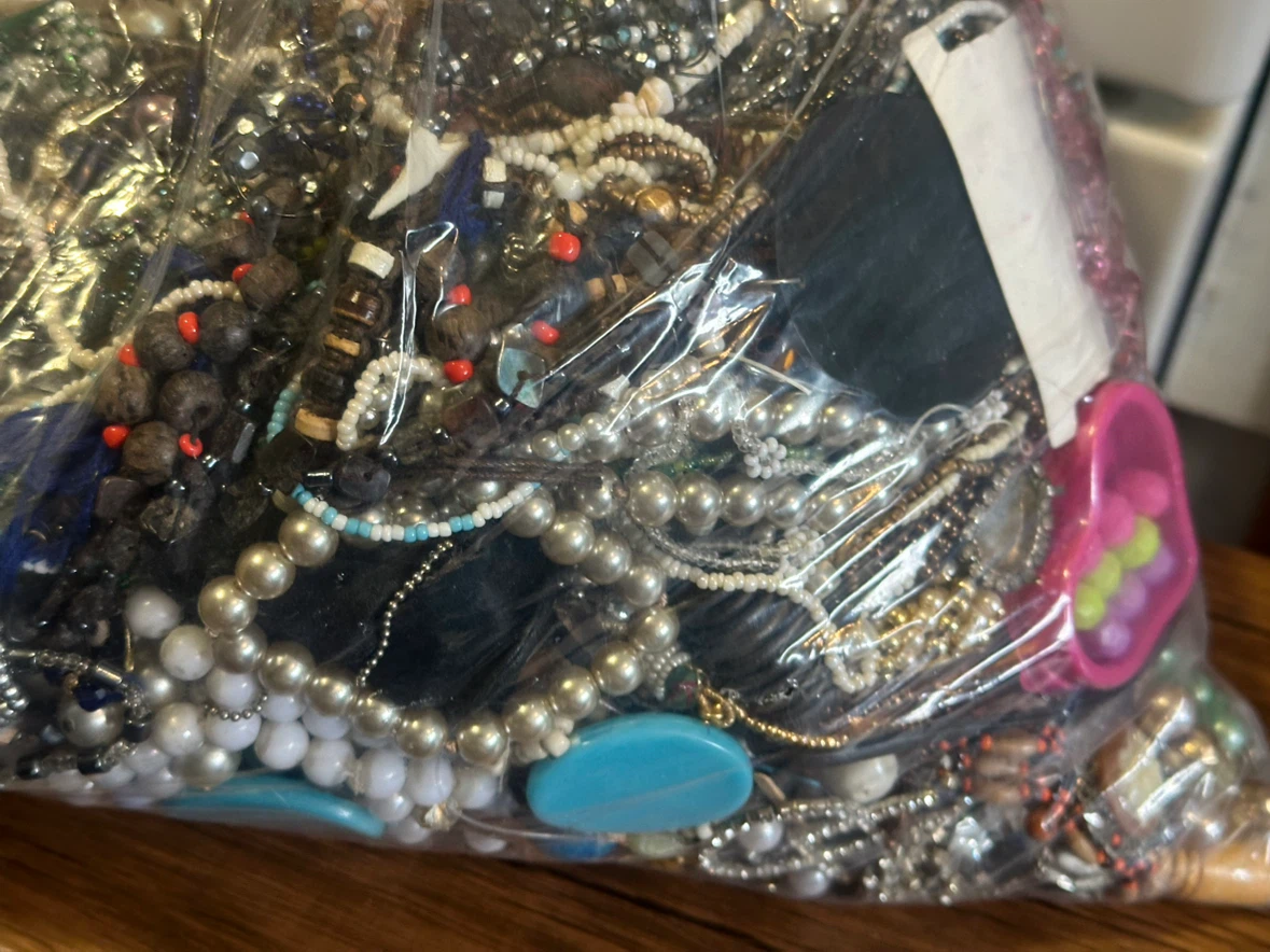 17.5 pounds of costume/craft jewelry - photo 2