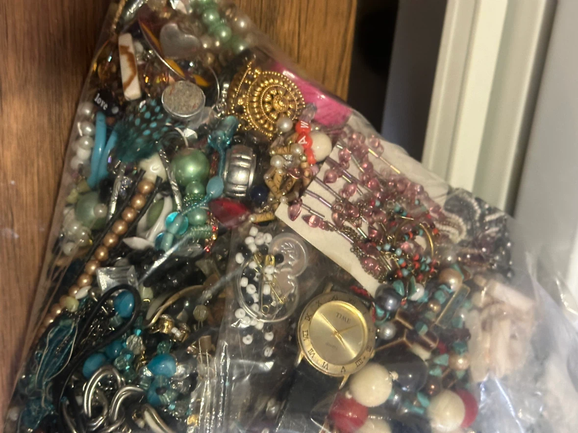 17.5 pounds of costume/craft jewelry - photo 5