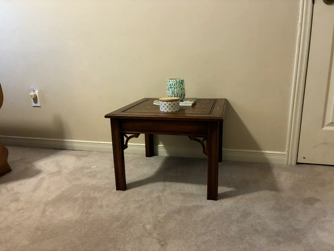 Vintage Solid Wood End Table – Excellent Condition - photo 2