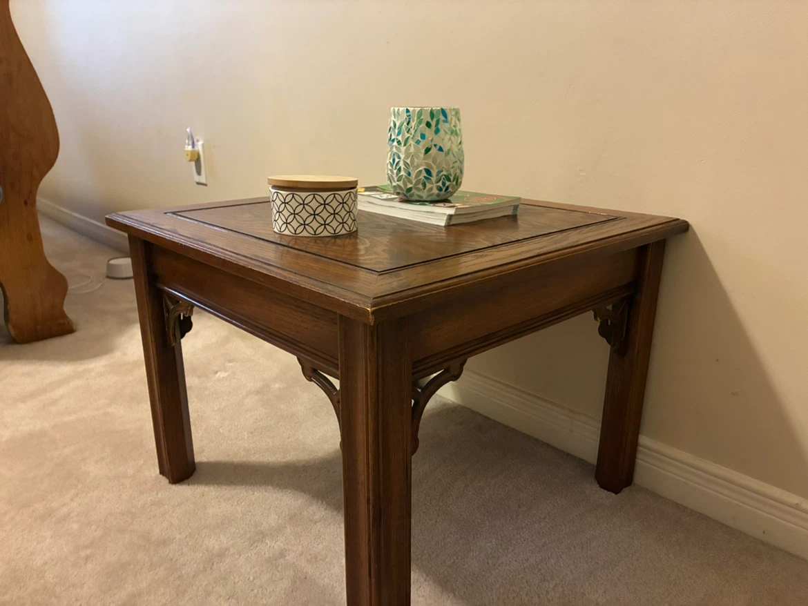 Vintage Solid Wood End Table – Excellent Condition - photo 4
