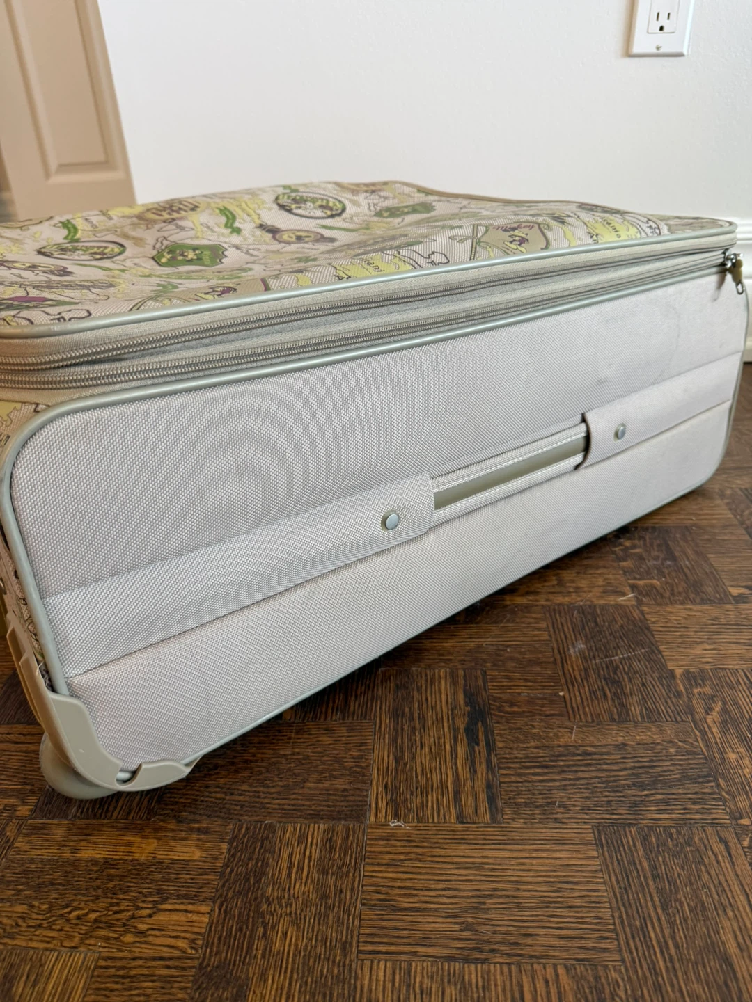 Mickey & Minnie Mouse World Map Suitcase - photo 5